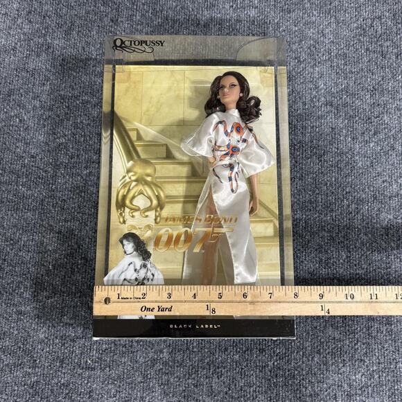 Barbie Collector James Bond 007 Octopussy Doll‎ Black Label 2010 Boxed T4550 - Picture 12 of 12